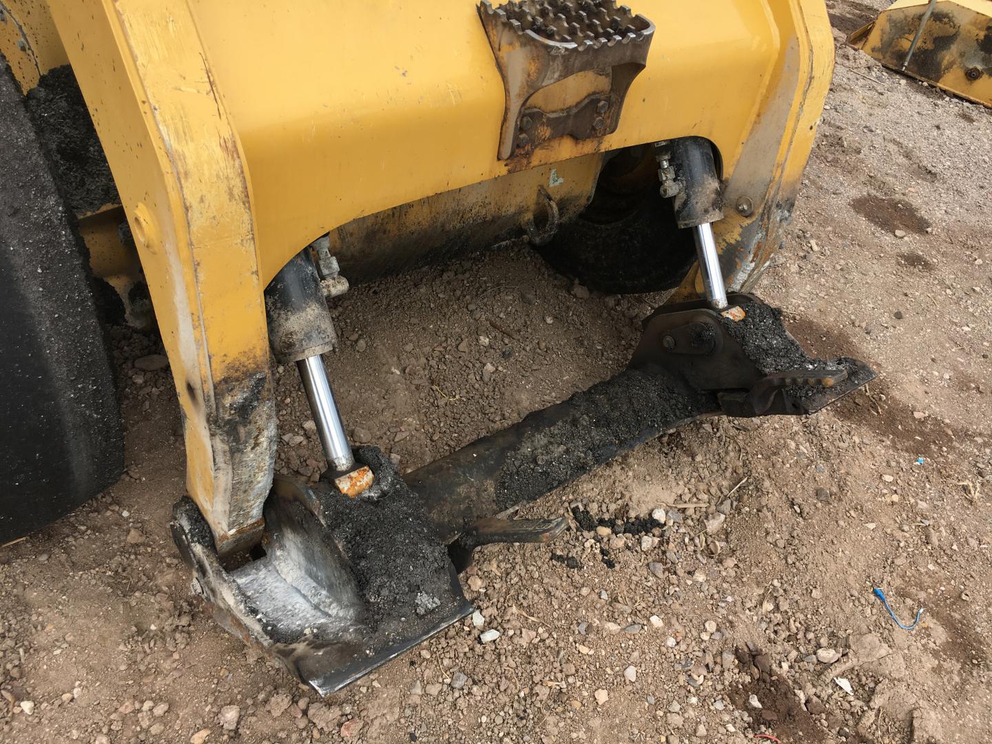 ./imagenes/INVOICE/2019/16961/MINICARGADOR CAT 236B3 PARA PARTES (3).JPG